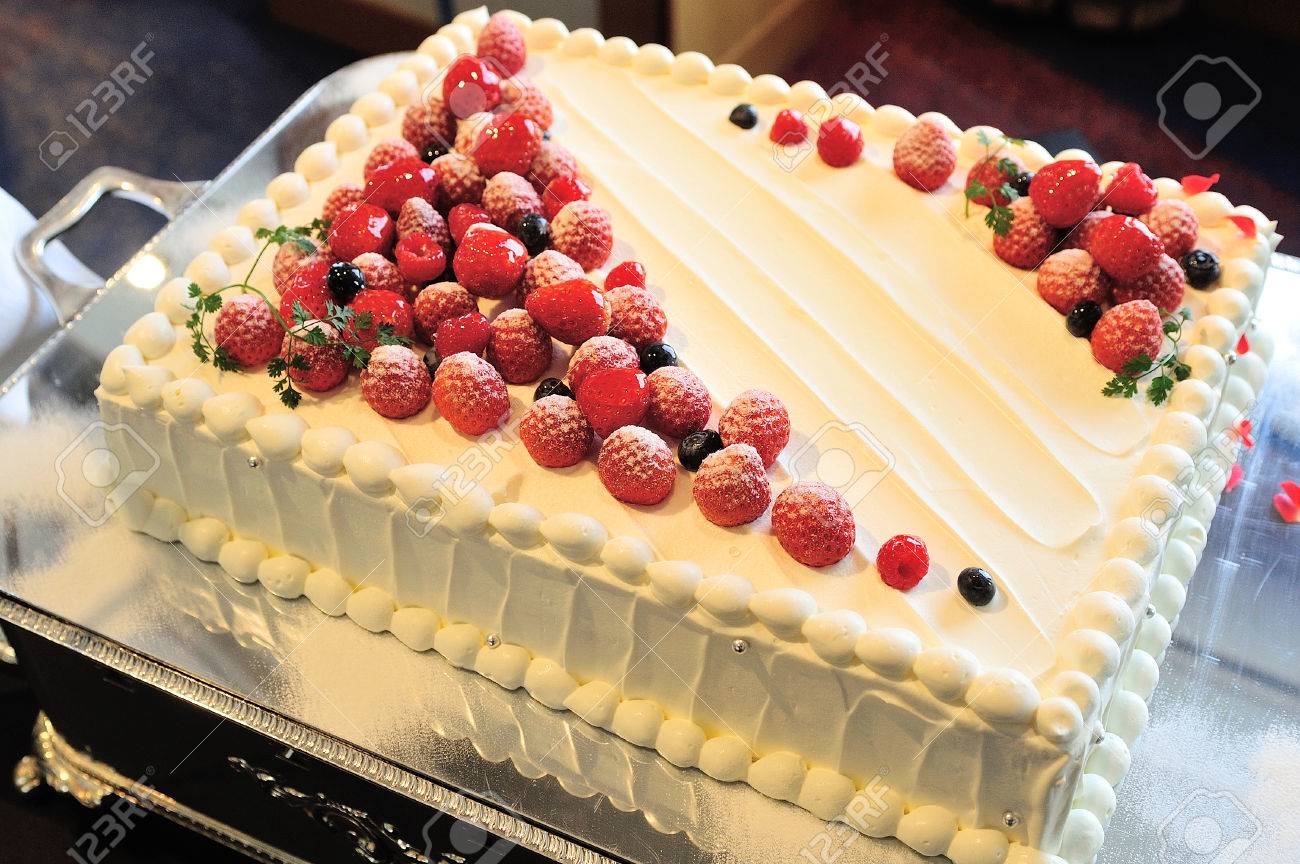 Delicieux Gateau Aux Fraises Gateau De Mariage Banque D Images Et Photos Libres De Droits Image