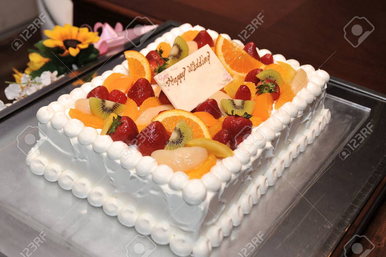 Mariage Fraise Creme Crue Colore Gateau De Mariage De Fruits Emballes Banque D Images Et Photos Libres De Droits Image