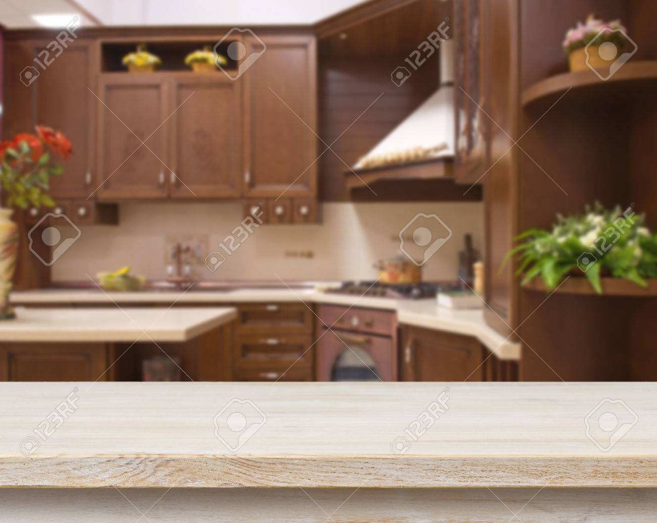 Mesa De Comedor En La Cocina Borrosa Fondo Marrón Interior Fotos ... Mesa De Comedor En La Cocina Borrosa Fondo Marrón Interior Fotos ...