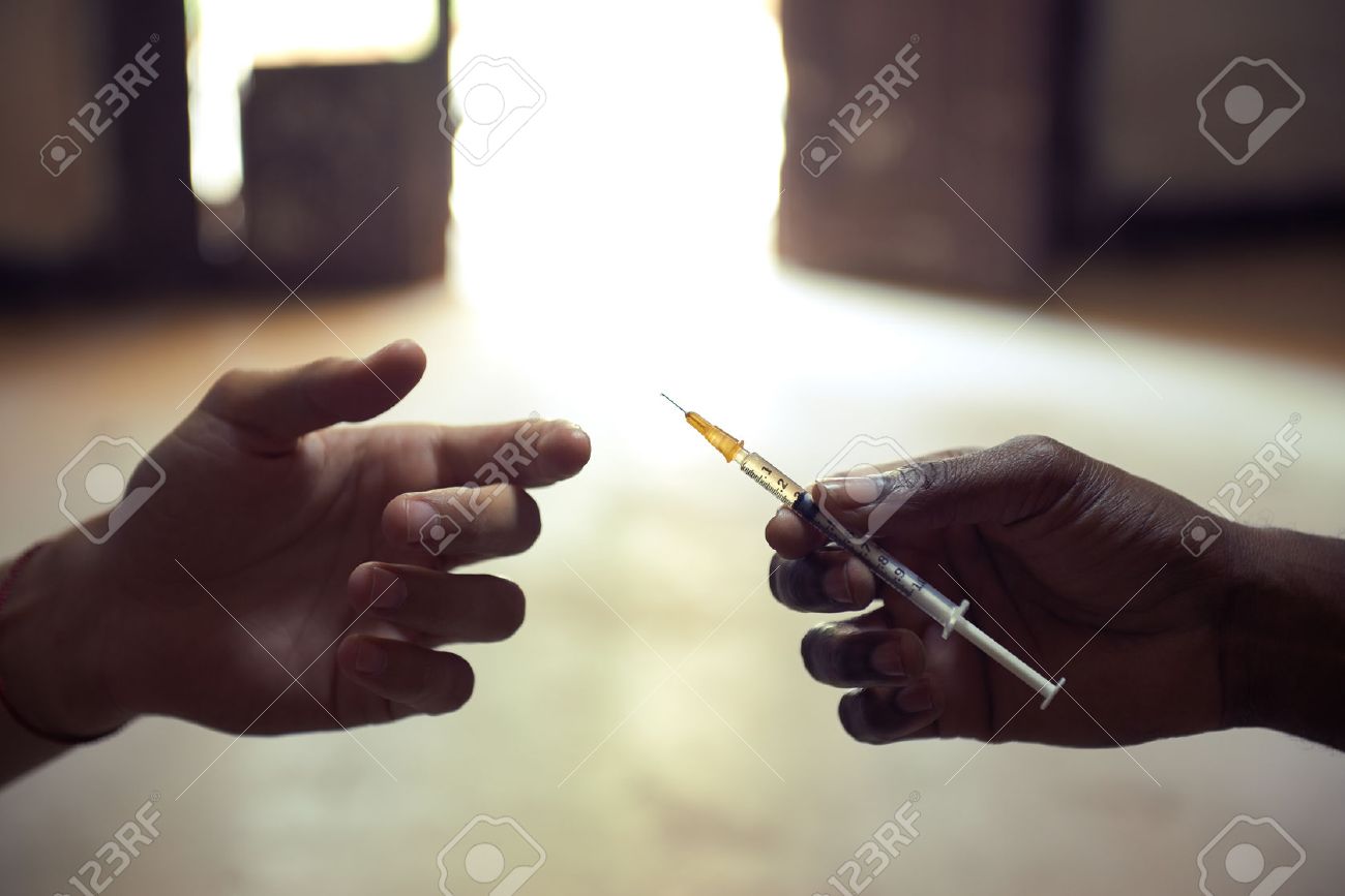 Man maken meisje spuiten