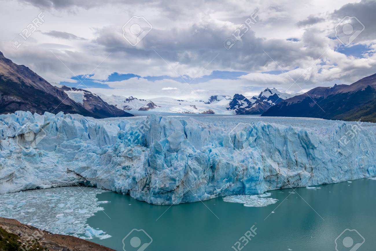 ペリト モレノ氷河はパタゴニアのカラファテ アルゼンチンのサンタクルスのロスグラシアレス国立公園で の写真素材 画像素材 Image ペリト モレノ氷河はパタゴニアのカラファテ アルゼンチンのサンタクルスのロスグラシアレス国立公園で の写真素材 画像素材 Image