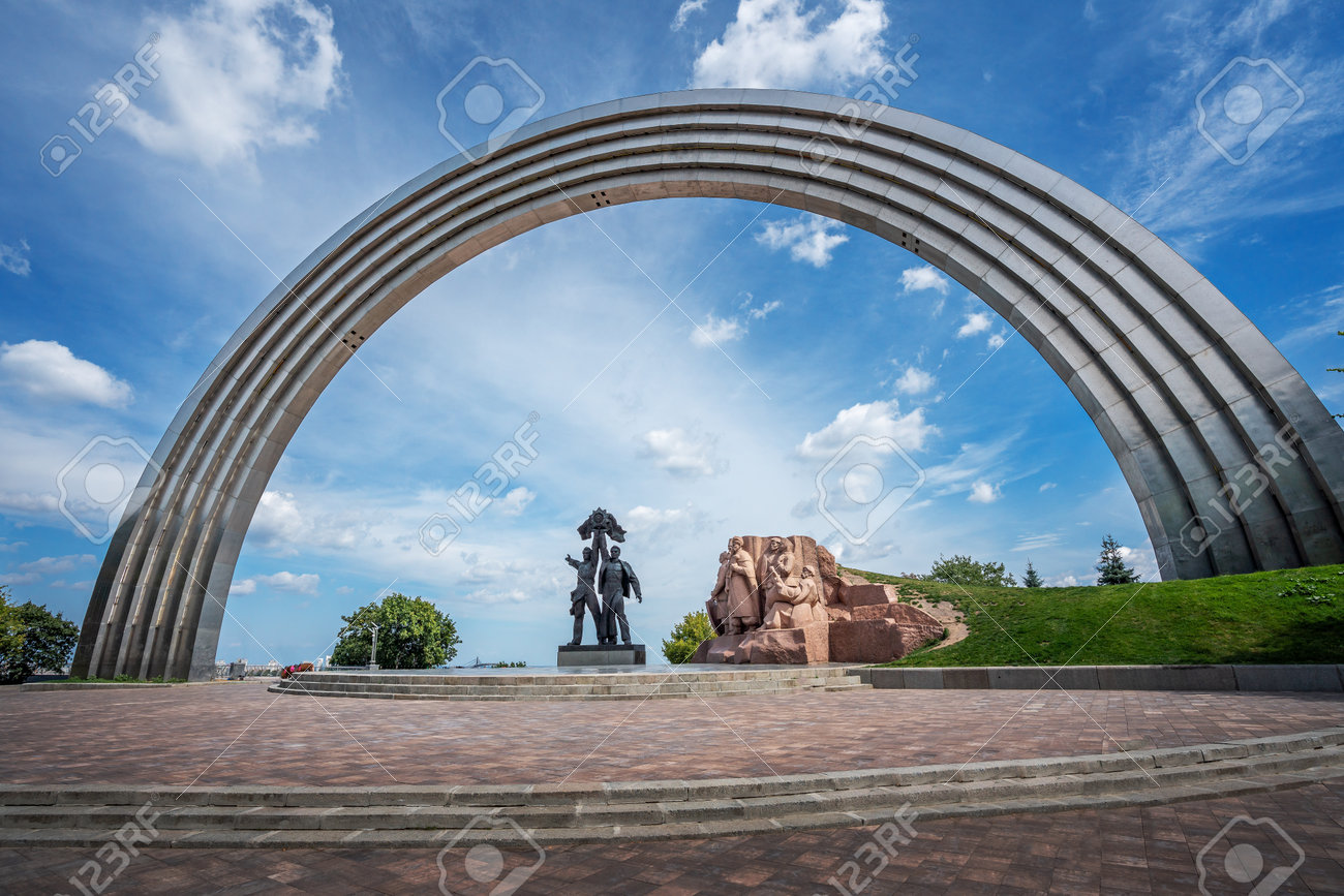 ウクライナ ロリ ウクライナ、キーウ-2019年8月9日：人民友好アーチ-ウクライナ、キーウの写真素材・画像素材 Image 165088135