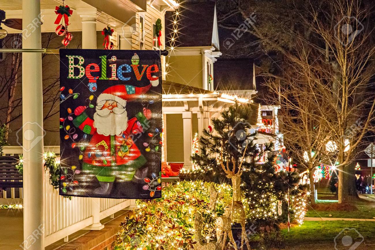 Immagini Natale Usa.Immagini Stock Decorazioni Esterne Di Natale Alla Citta Sua Di Natale Image 73393424