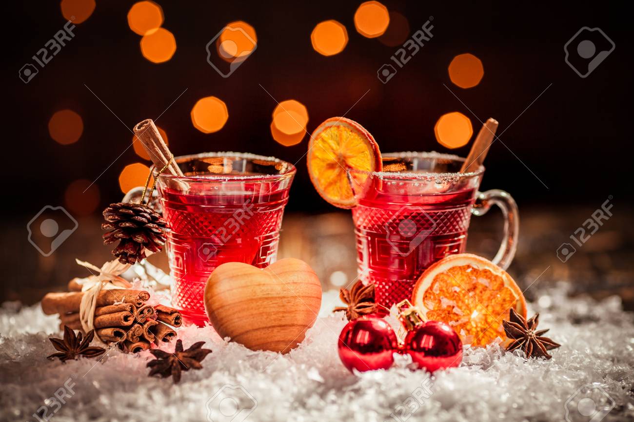 オレンジと夜のクリスマス マーケットにスパイスとホットワイン 愛の心 の写真素材 画像素材 Image オレンジと夜のクリスマス マーケットにスパイスとホットワイン 愛の心 の写真素材 画像素材 Image