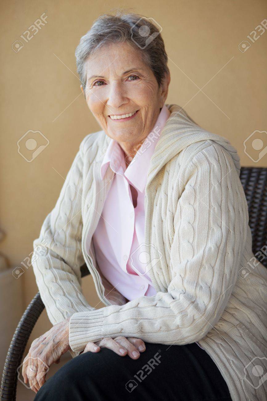 老熟女人妻 画像 健康な高齢熟女の写真素材・画像素材 Image 83027355
