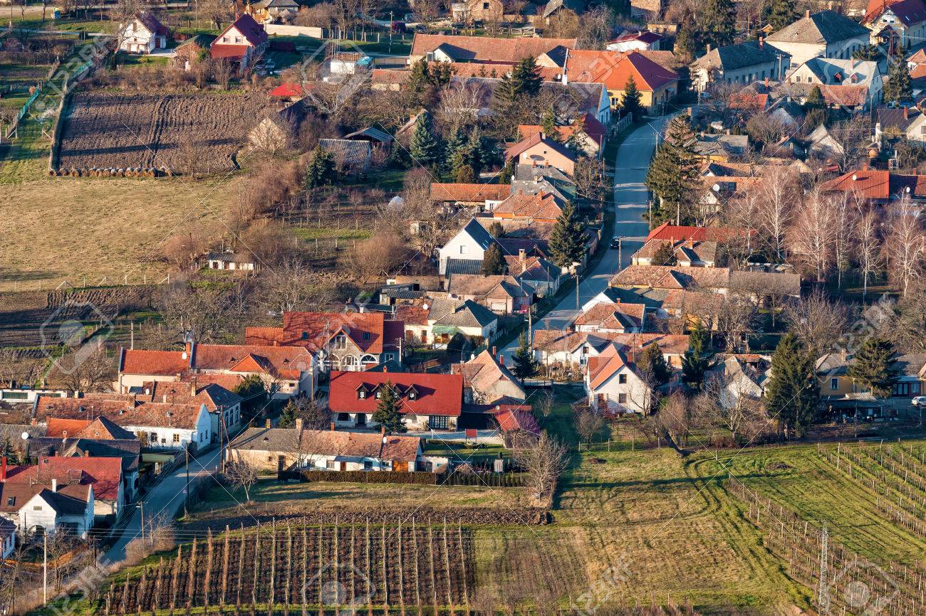 https://previews.123rf.com/images/digoarpi/digoarpi1407/digoarpi140700010/29686944-plan-view-over-hungarian-village.jpg