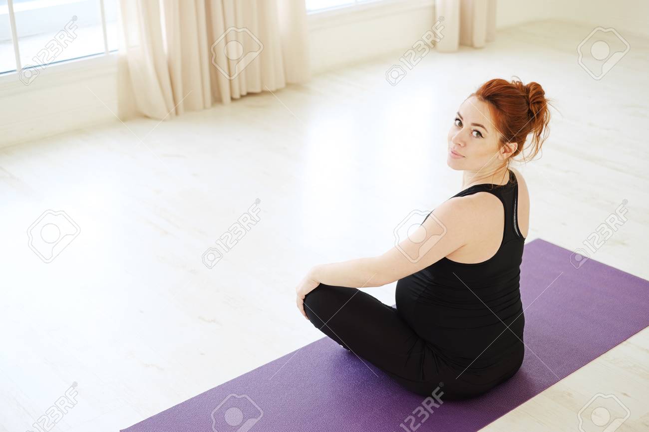 Featured image of post Person Sitting On Knees Back View