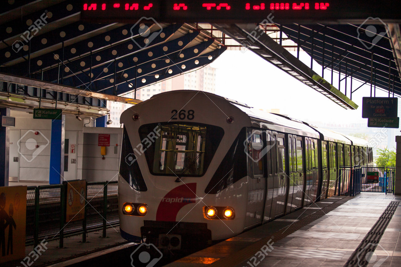 13 年 3 月 30 日にクアラルンプール マレーシアのクアラルンプール マレーシア 3 月 30 日 モノレール鉄道 Kl モノレールは 03 年 8 月 31 日で開かれ 8 6 Km を実行している 11 のステーションを提供しています の写真素材 画像素材 Image