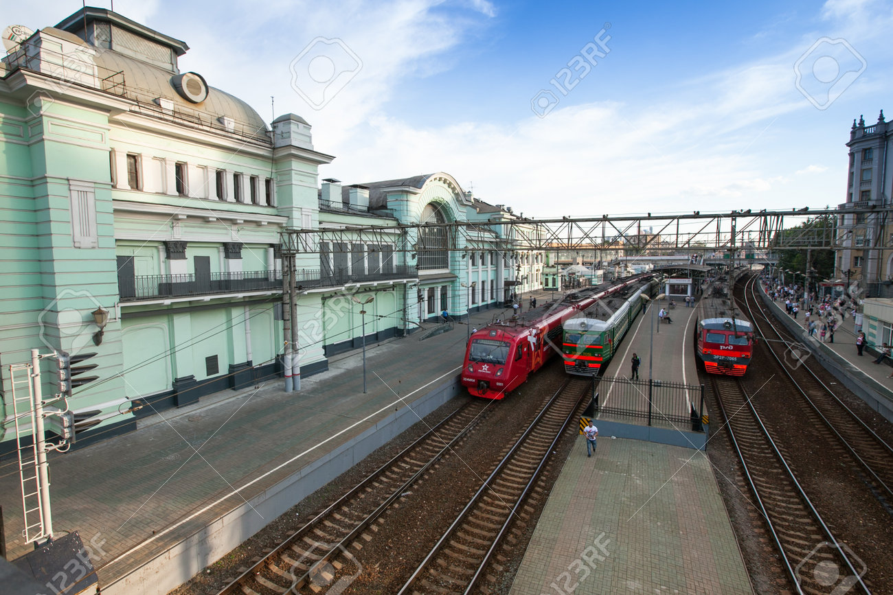 モスクワ 6 月 15 日 ビューの市内ベラルーシ駅 モスクワ ロシアで 13 年 6 月 15 日に市の 9 つの主要鉄道駅の 1 つ 1870 年に開設され 1910 年 1912 年に現在の形態で再建されました の写真素材 画像素材 Image