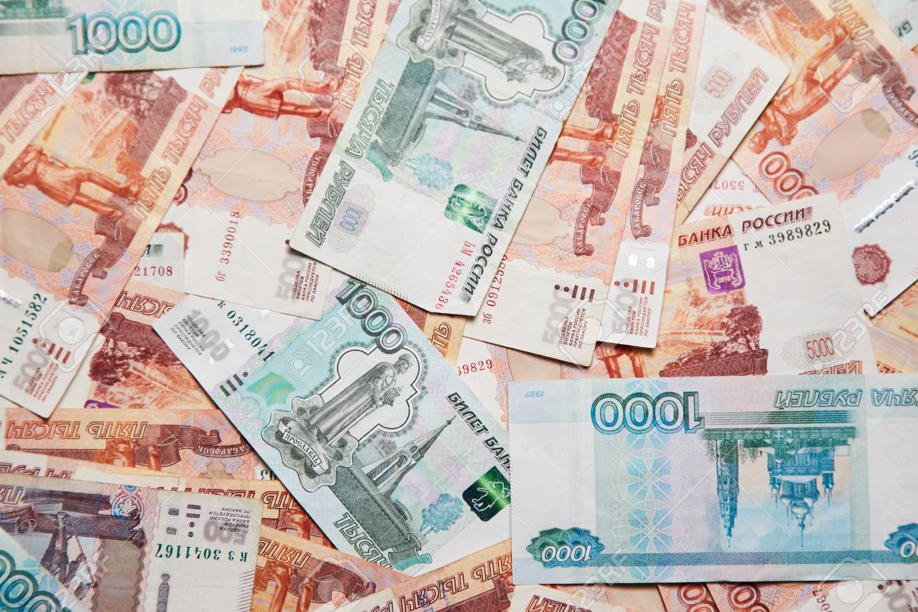 ロシアのお金。5,000枚と1,000枚の紙幣にロシアルーブルのクローズアップ。財務コンセプト。の写真素材・画像素材 Image 115557979