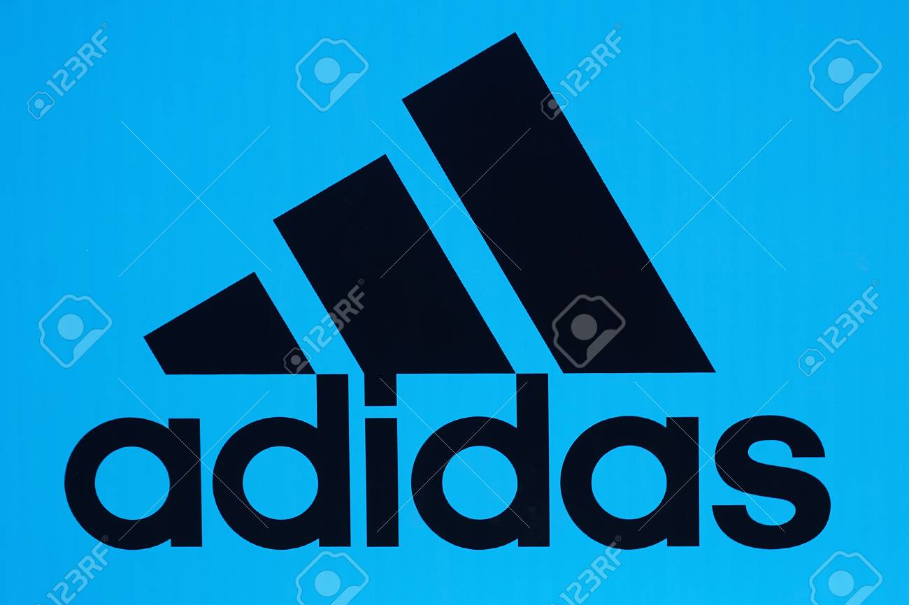 adidas dans