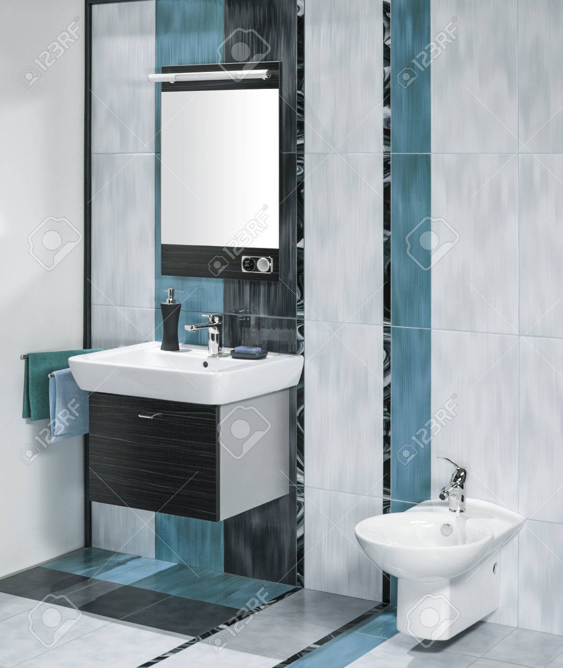 Tapis Salle De Bain Vert Emeraude ~ d tail d un int rieur de salle de bains luxueuse avec miroir et Tapis Salle De Bain Vert Emeraude ~ d tail d un int rieur de salle de bains luxueuse avec miroir et