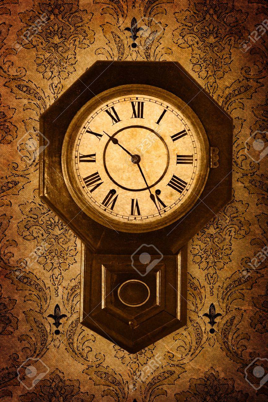 古いレトロな時計 セピア色のヴィンテージ様式 の写真素材 画像素材 Image 7938225