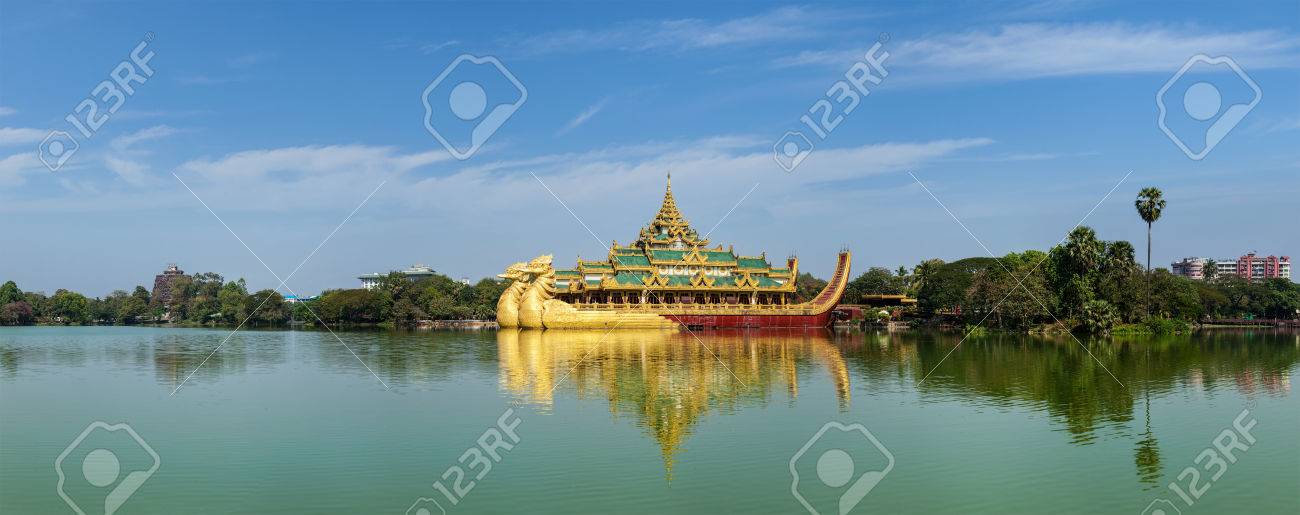 Karaweik ヤンゴン ビルマ王室御座船のレプリカ の写真素材 画像素材 Image