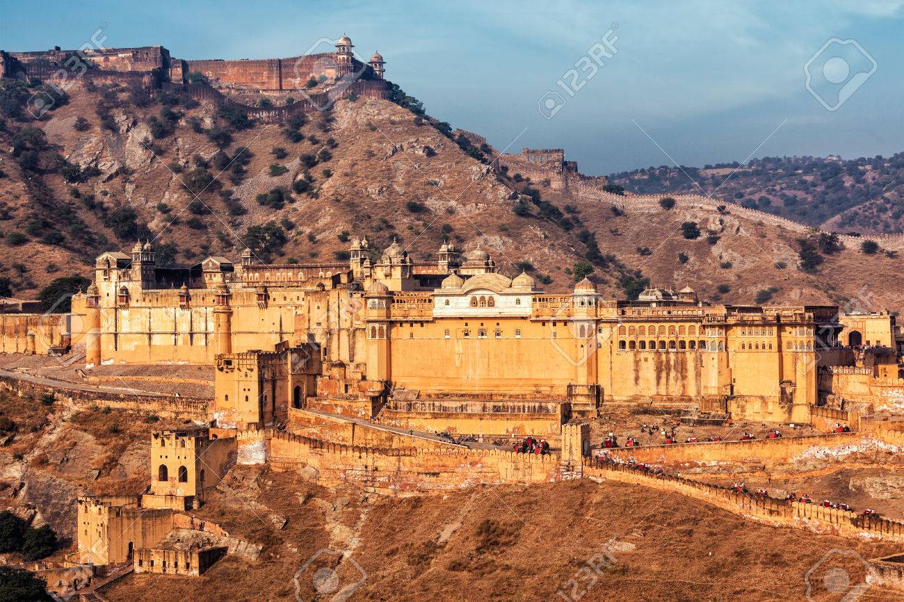 Remembering Tartaria - Page 2 43579310-famoso-hito-indio-de-rajasthan-amer-%C3%81mbar-fuerte-jaipur-rajasthan-india