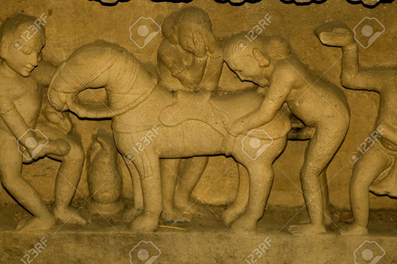 Lakshmana 사원 말과 함께 에로틱 한 조각 섹스 Khajuraho Temple, Madhya Pradesh, India 로열티  무료 사진, 그림, 이미지 그리고 스톡포토그래피. Image 85733004