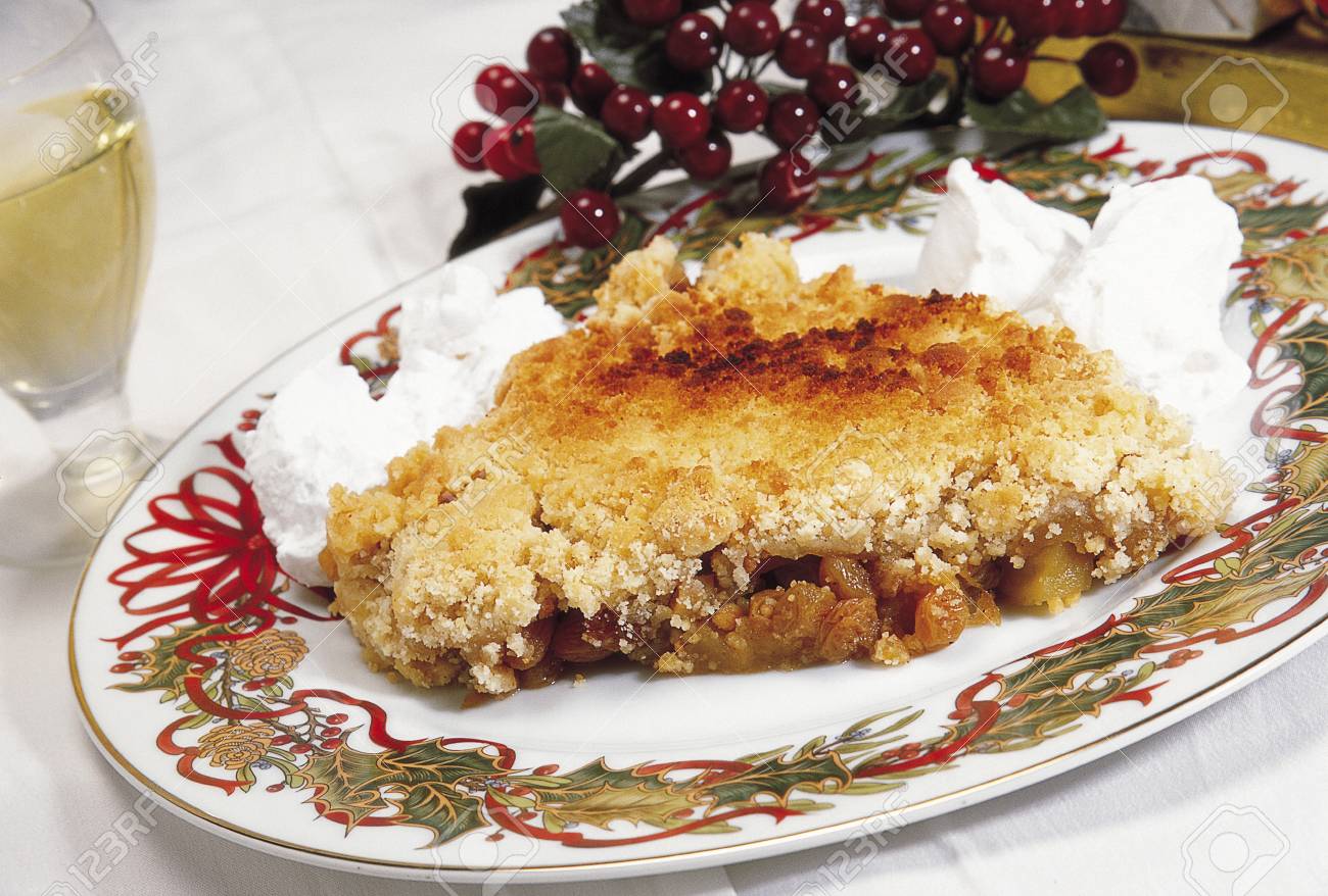 Piatto Dolce, Cucina Inglese, Mela E Uva Passa Si Sbriciolano Con La ... Piatto Dolce, Cucina Inglese, Mela E Uva Passa Si Sbriciolano Con La ...