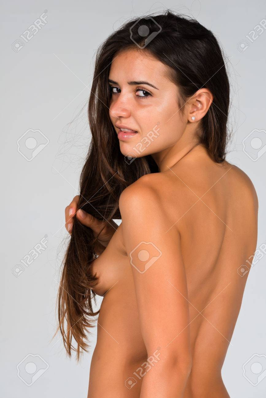 Esbelta Joven Mujer Rumana Desnuda Volvió Fotos, retratos, imágenes y  fotografía de archivo libres de derecho. Image 22701579