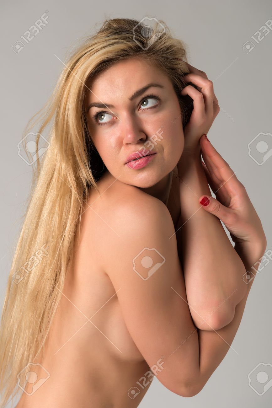 裸金髪ロシア美女の写真素材・画像素材 Image 27638100