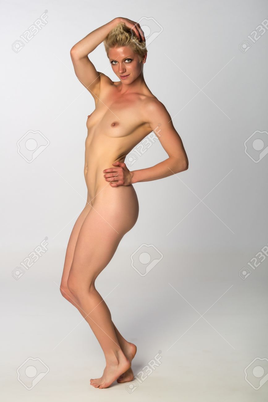 Mujer Bonita Rubia Atlética Desnuda En Gris Fotos, retratos, imágenes y  fotografía de archivo libres de derecho. Image 27929839