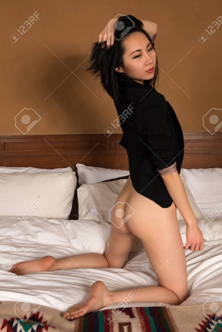 中国lingerie nude 黒のジャケットの下でかなり細い中国女性ヌードの写真素材・画像素材 Image 49253371