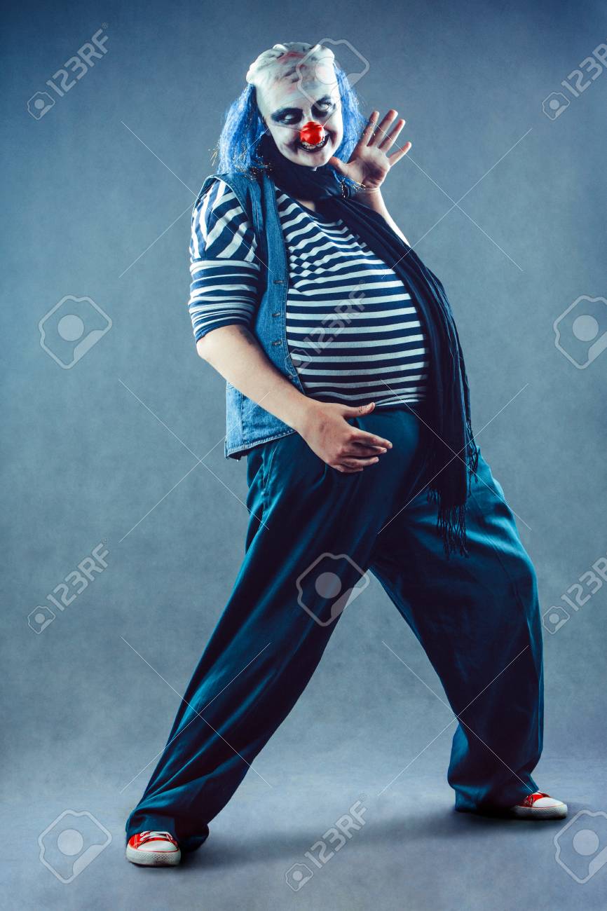 怖い醜いピエロ マッドサーカス団 の写真素材 画像素材 Image