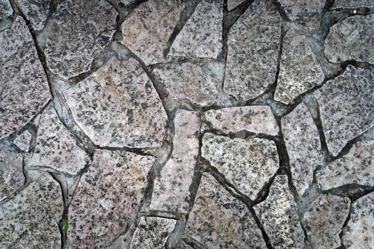 Close Up Of Cold And Wet Stone Path. Stone Walk Texture, Background With  Cracked Stone Material. Abstract Ancient Dark Granite Walk. Exterior Design  Natural Materials. Ground Shot From Above Фотография, картинки, изображения
