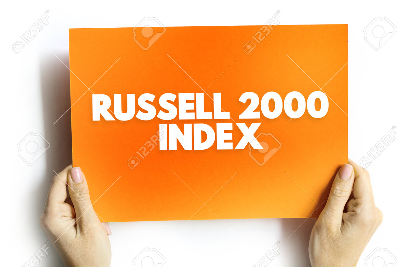 Russell 2000 지수는 2,000개의 소형주 회사로 구성된 시장 지수입니다. 카드에 텍스트 개념이 담겨 있습니다. 로열티 무료  사진, 그림, 이미지 그리고 스톡포토그래피. Image 204144920