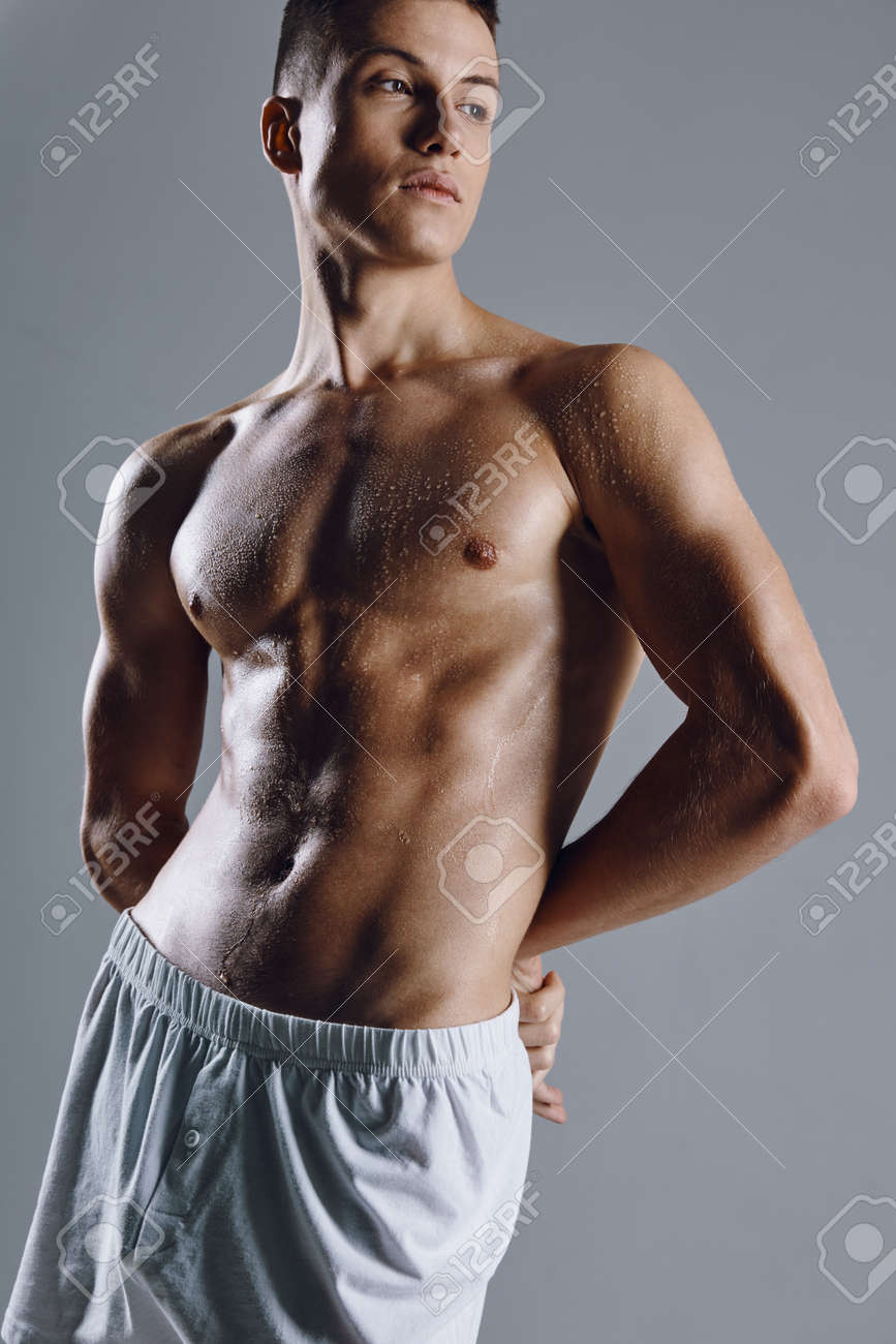 アスリート筋肉胴体ヌード筋肉ボディービルダーフィットネスクロップドビューの写真素材・画像素材 Image 163763720