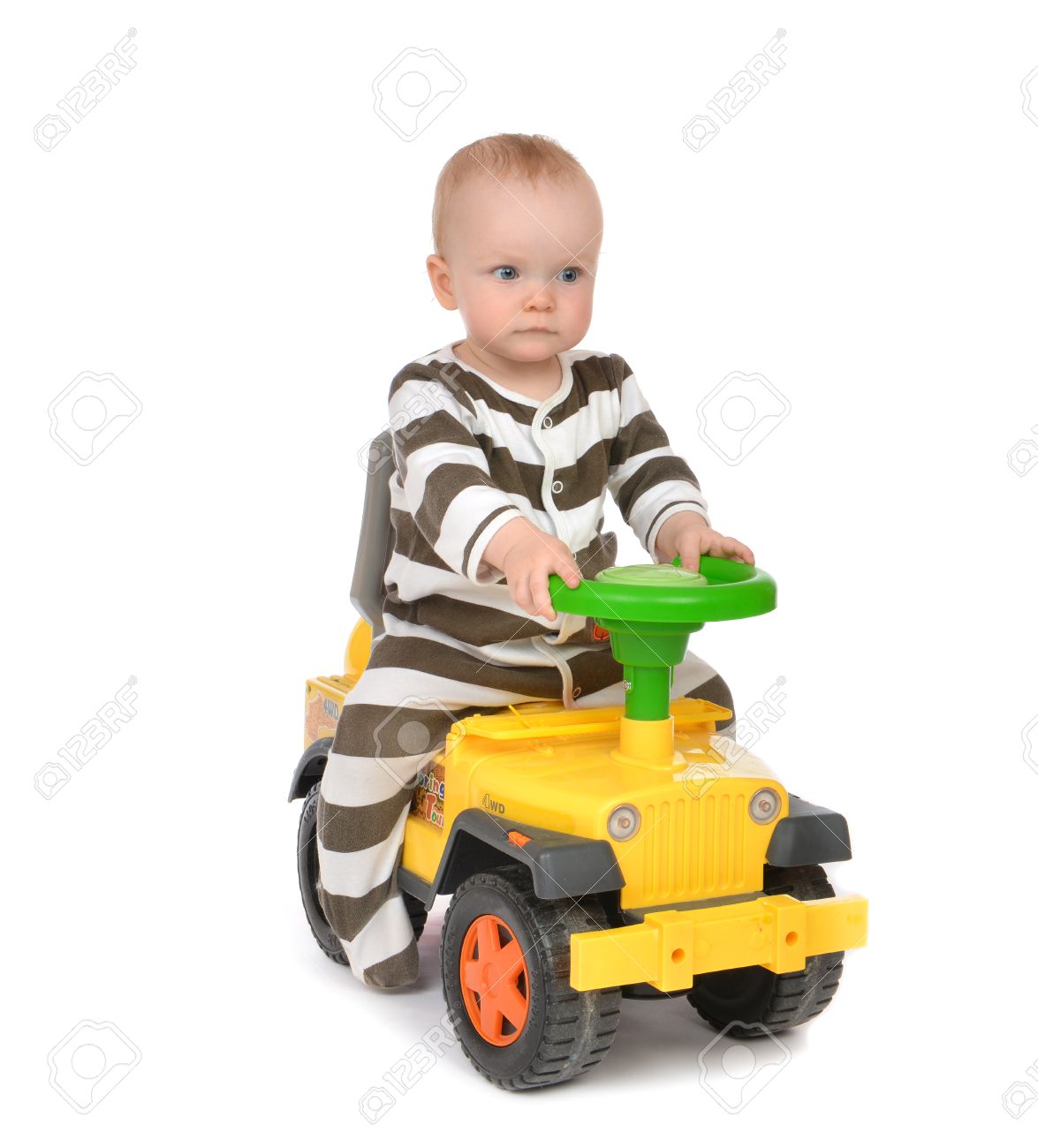 Enfant Bebe Infantile Bambin Heureux Conduisant Gros Camion De Voiture De Jouet Isole Sur Un Fond Blanc Banque D Images Et Photos Libres De Droits Image