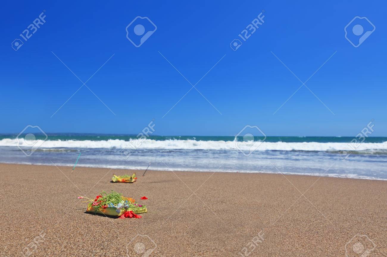 チャナン サリ バリ新年 静寂の日ニュピ前に セレモニー メラスティ ビーチにバリ島の霊の提供している伝統的です 休日 お祭り 儀式 芸術 インドネシア人の文化 の写真素材 画像素材 Image チャナン サリ バリ新年 静寂の日ニュピ前に セレモニー メラスティ ビーチにバリ島の霊の提供している伝統的です 休日 お祭り 儀式 芸術 インドネシア人の文化 の写真素材 画像素材 Image