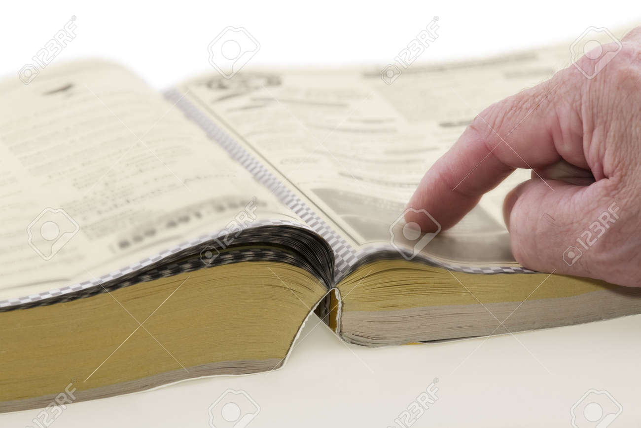 Los Libro De Telefono Somtimes Llamar A Las Paginas Amarillas Ponedoras Abierto En Una Tabla Fotos Retratos Imagenes Y Fotografia De Archivo Libres De Derecho Image