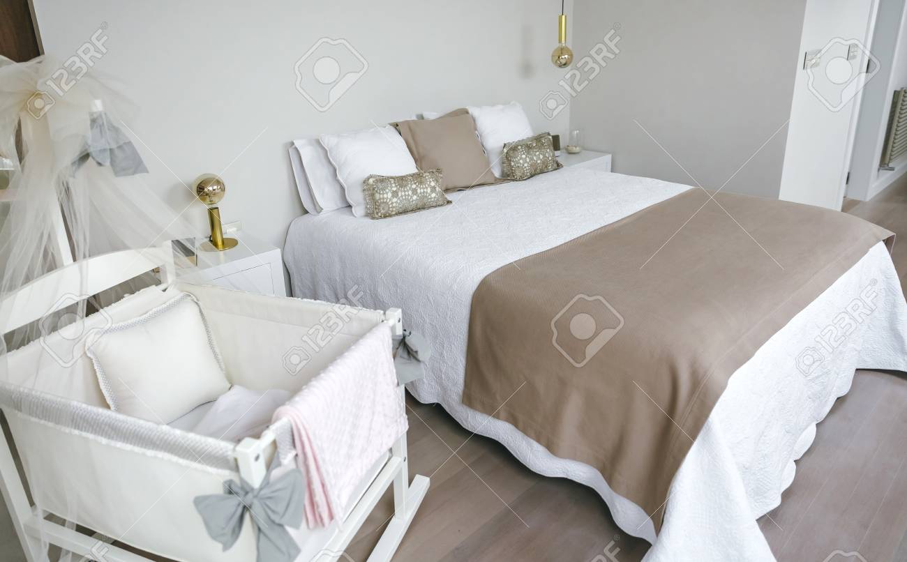 Sober And Elegant Bedroom With Double Bed And Cot With Canopy - Sober And Elegant Bedroom With Double Bed And Cot With Canopy