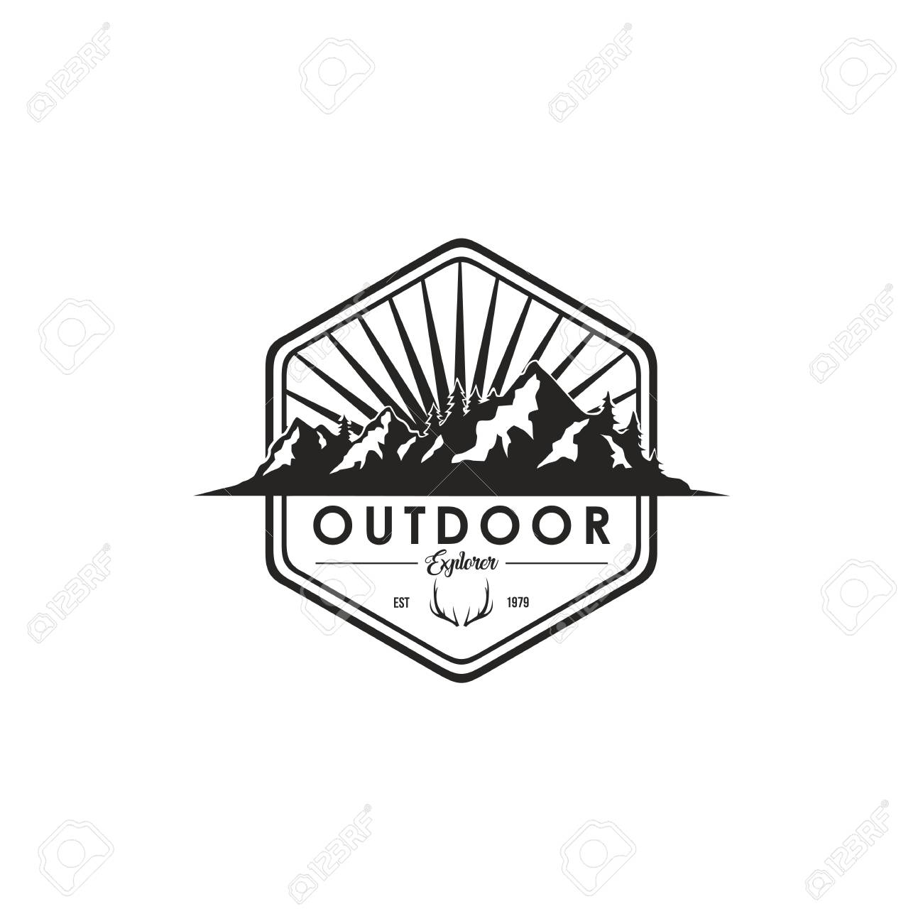 Forêt Aventure De Montagne Deer Antlers Modèle De Logo Vectoriel Badge Noir Et Blanc