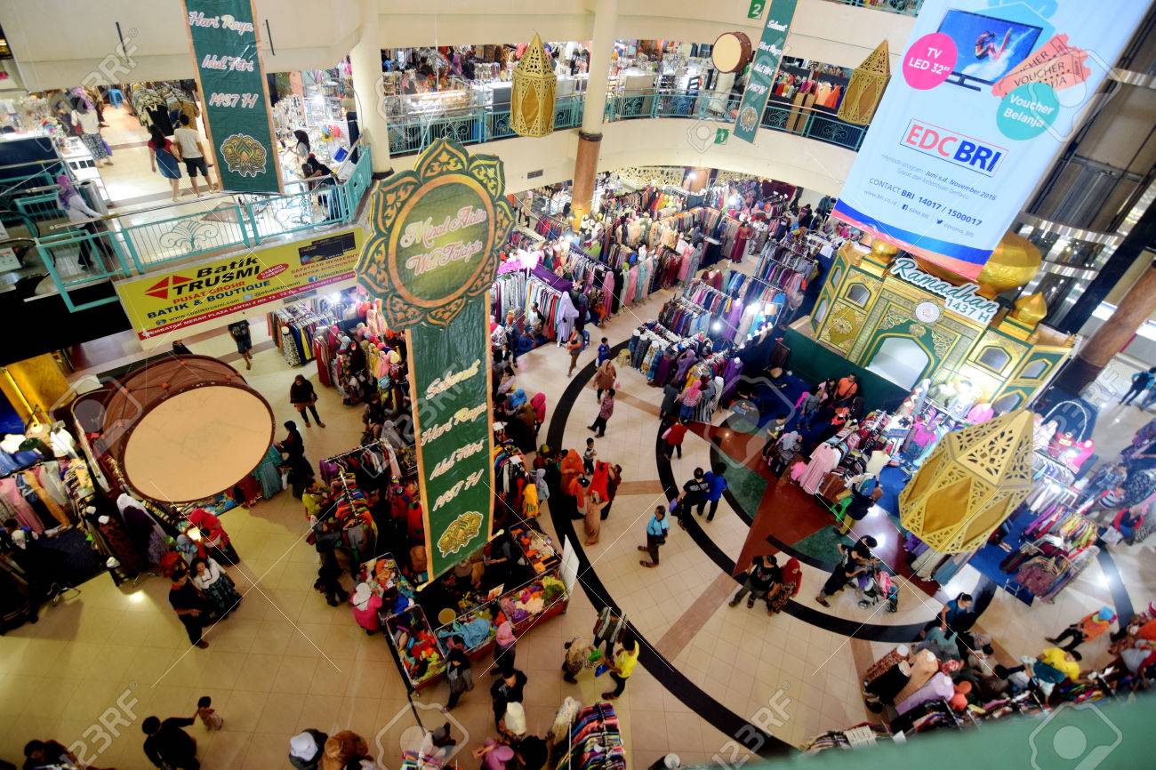 Hasil gambar untuk foto shopping center in indonesia