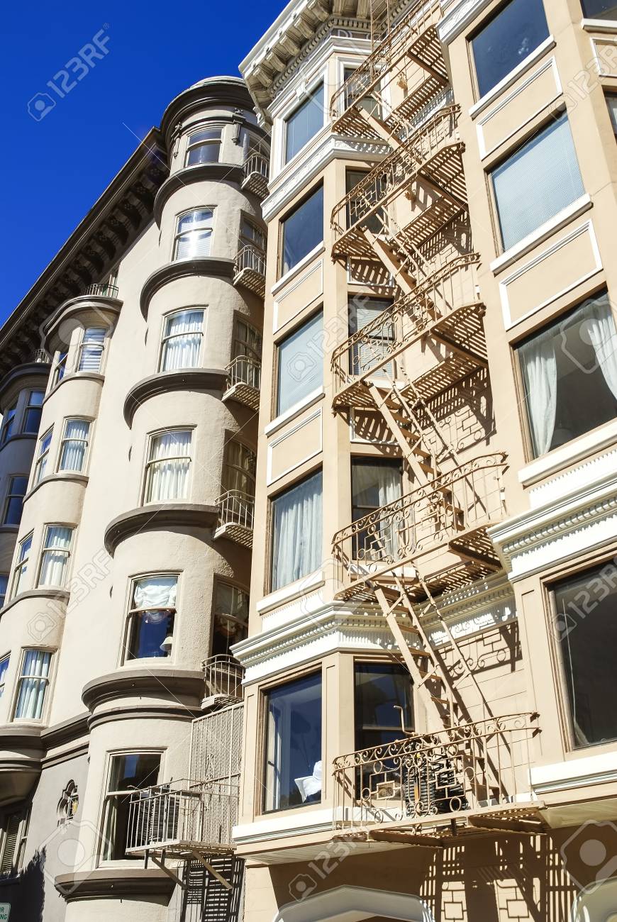 カリフォルニア州サンフランシスコのカラフルなビクトリア朝様式の家 の写真素材 画像素材 Image