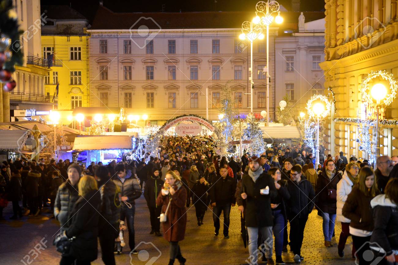 ZAGREB, CROATIA - DECEMBER 26., 2017: Christmas decorated town of Zagreb during advent and holidays in December. - 93041406 ZAGREB, CROATIA - DECEMBER 26., 2017: Christmas decorated town of Zagreb during advent and holidays in December. - 93041406