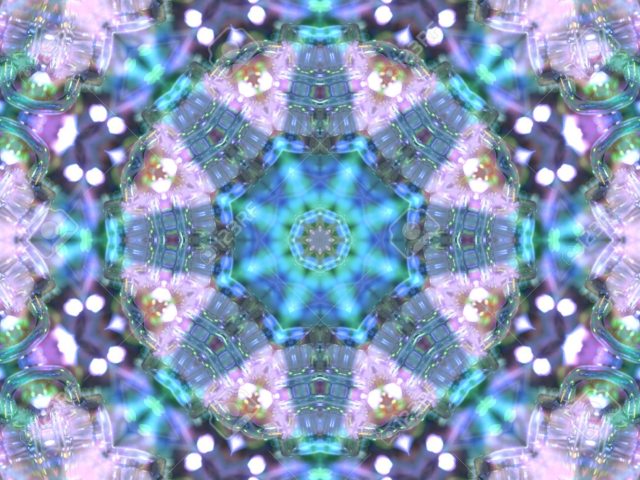 装飾的な紫と緑のガラスアート万華鏡