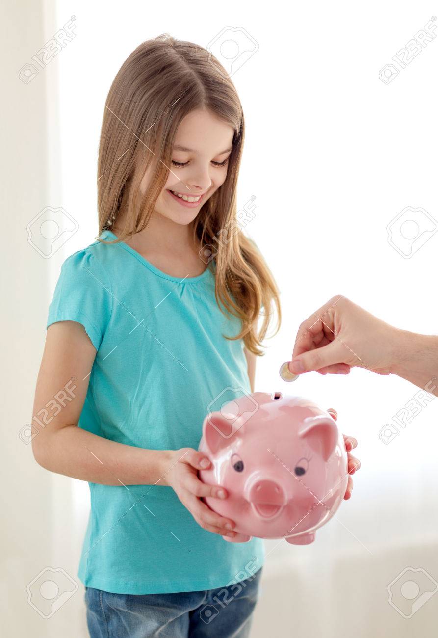 教育 家族 子供 お金の概念を保存 小さな女の子貯金箱銀行とコインを入れて父の笑顔 の写真素材 画像素材 Image 93 教育 家族 子供 お金の概念を保存 小さな女の子貯金箱銀行とコインを入れて父の笑顔 の写真素材 画像素材 Image 93