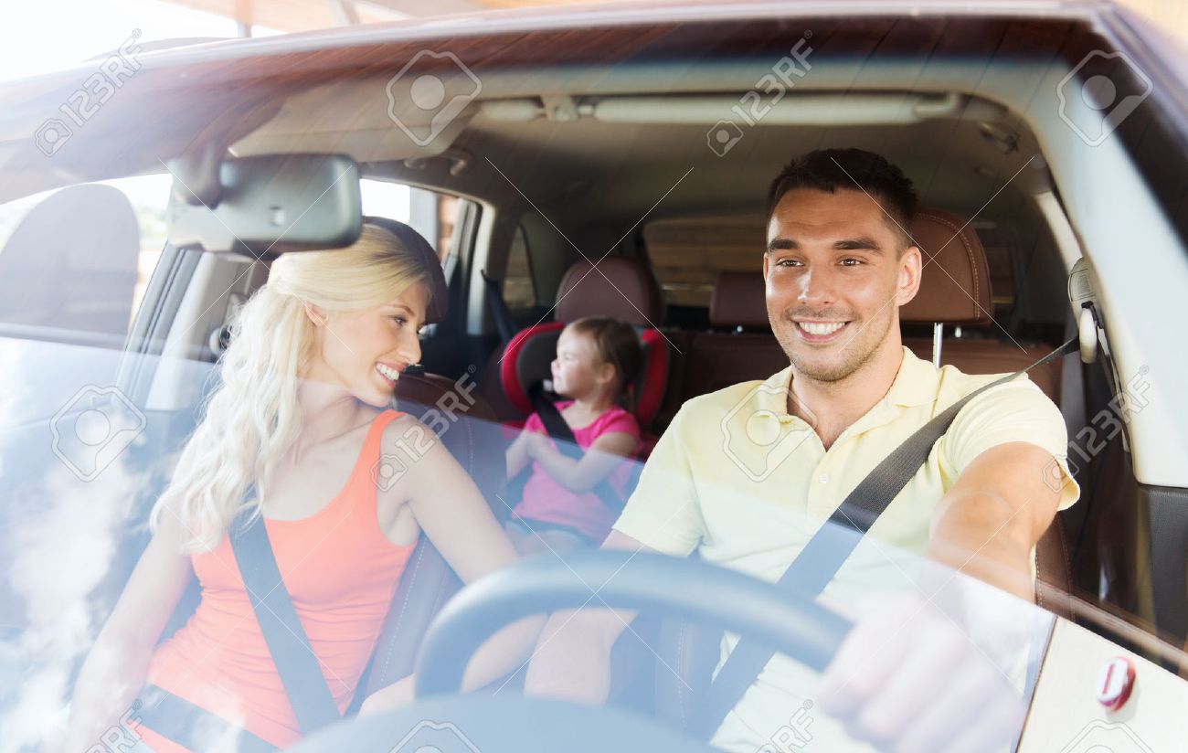 Familie Verkehr Sicherheit Strasse Reise Und Personen Konzept Glucklicher Mann Und Frau Mit Kind In Auto Antreiben Lizenzfreie Fotos Bilder Und Stock Fotografie Image 47872653