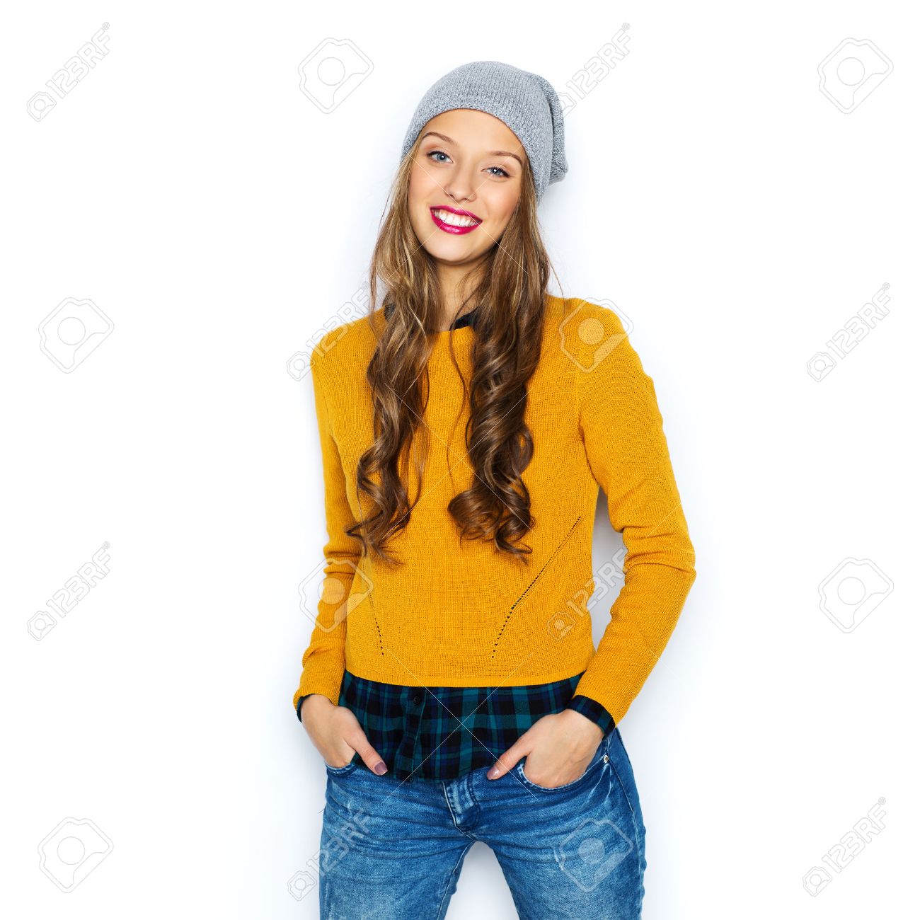 Menschen Stil Und Mode Konzept Gluckliche Junge Frau Oder Teenager Madchen In Freizeitkleidung Und Hipster Hut Lizenzfreie Fotos Bilder Und Stock Fotografie Image 50748464