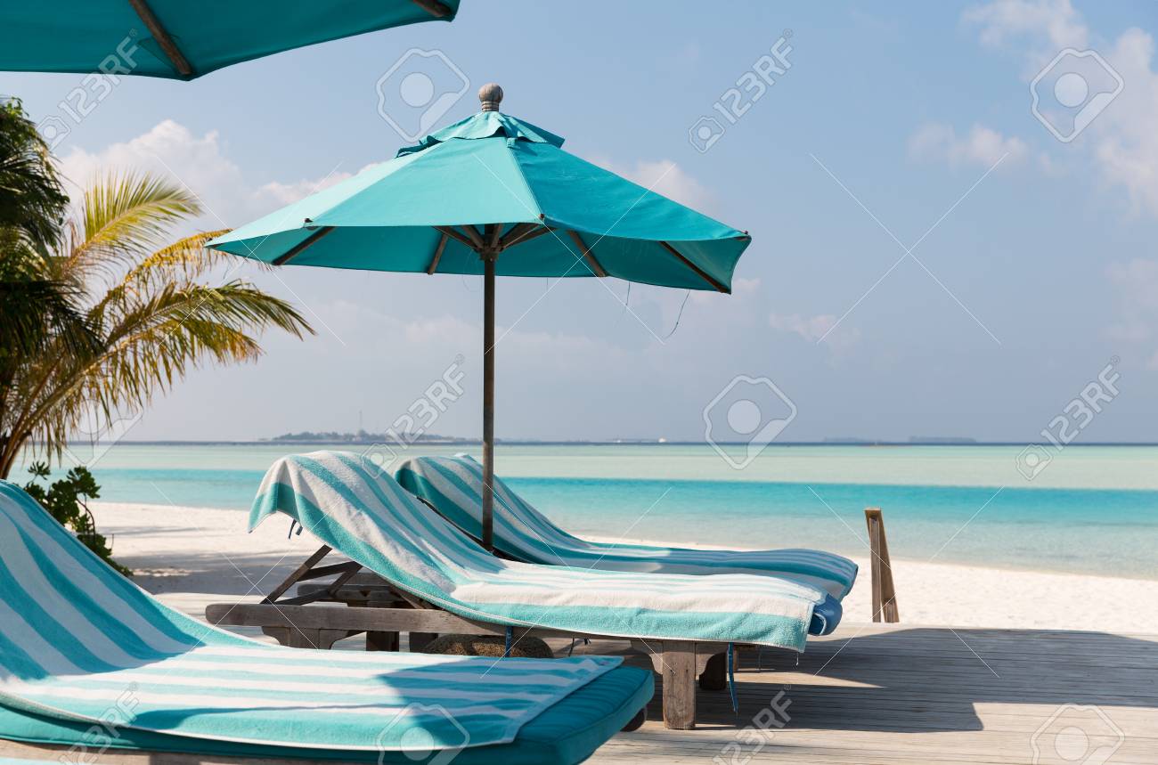 Résultat de recherche d'images pour "vacances parasol et chaise longue pinterest"