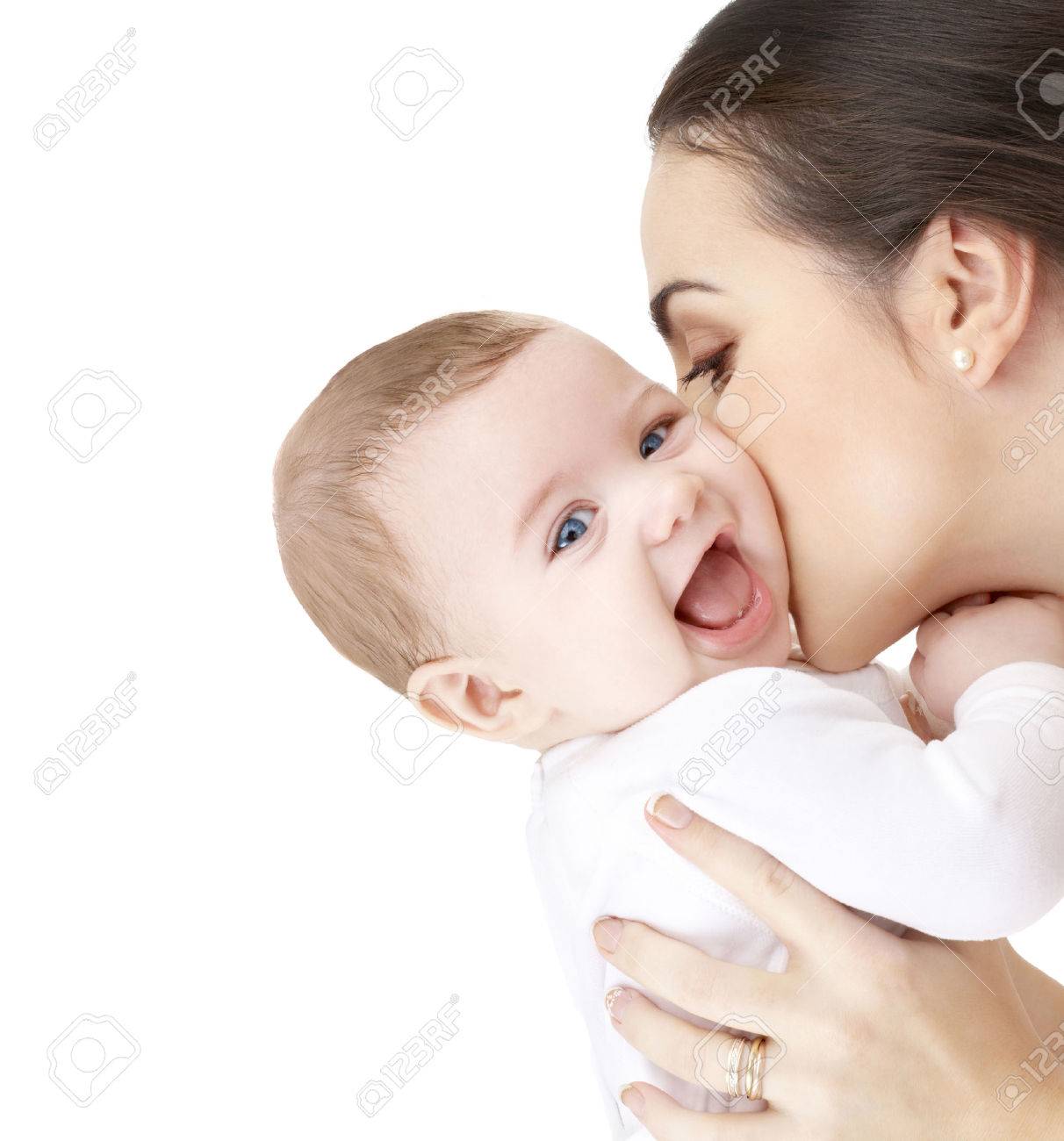 дети целуются 