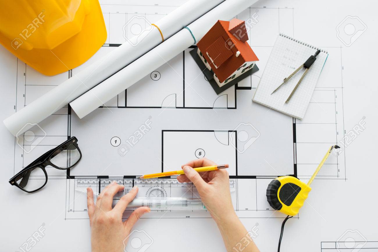 Affaires Architecture Batiment Construction Et Les Gens Concept Gros Plan Des Mains De L Architecte Avec Regle Et Un Crayon Mesure Vivant Maison Modele Banque D Images Et Photos Libres De Droits Image