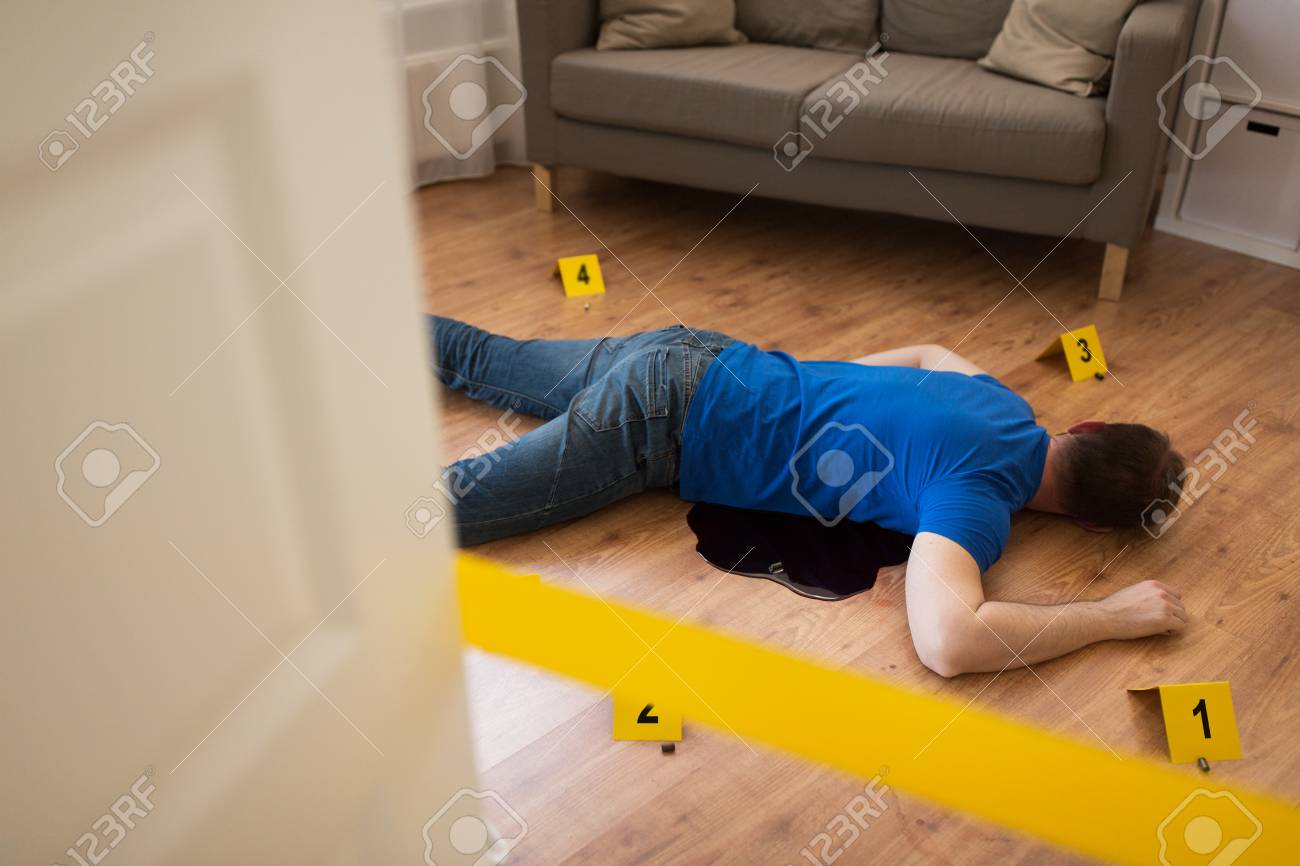 犯行現場で床に血まみれの死体 の写真素材 画像素材 Image 犯行現場で床に血まみれの死体 の写真素材 画像素材 Image