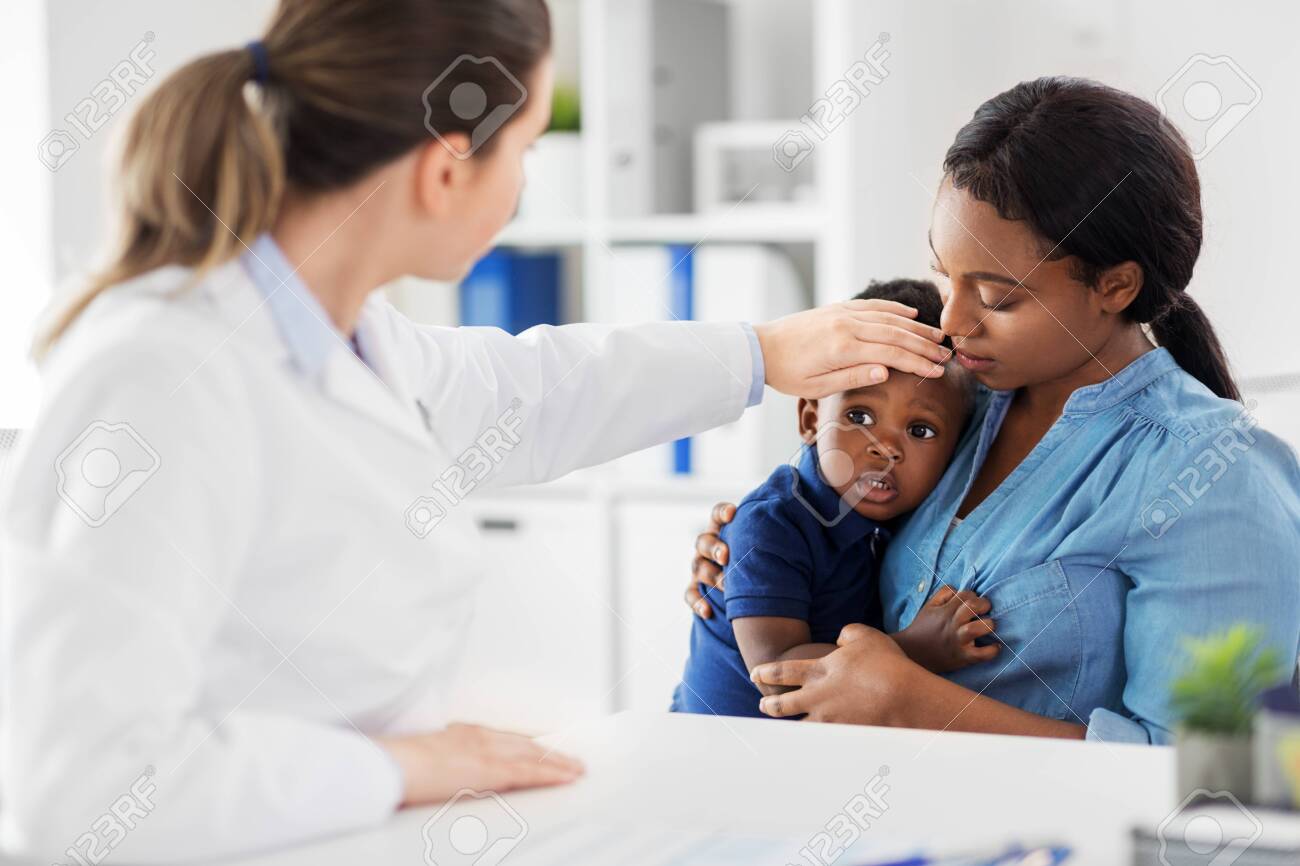 mother with sick baby son and doctor at clinic - 125091537 mother with sick baby son and doctor at clinic - 125091537