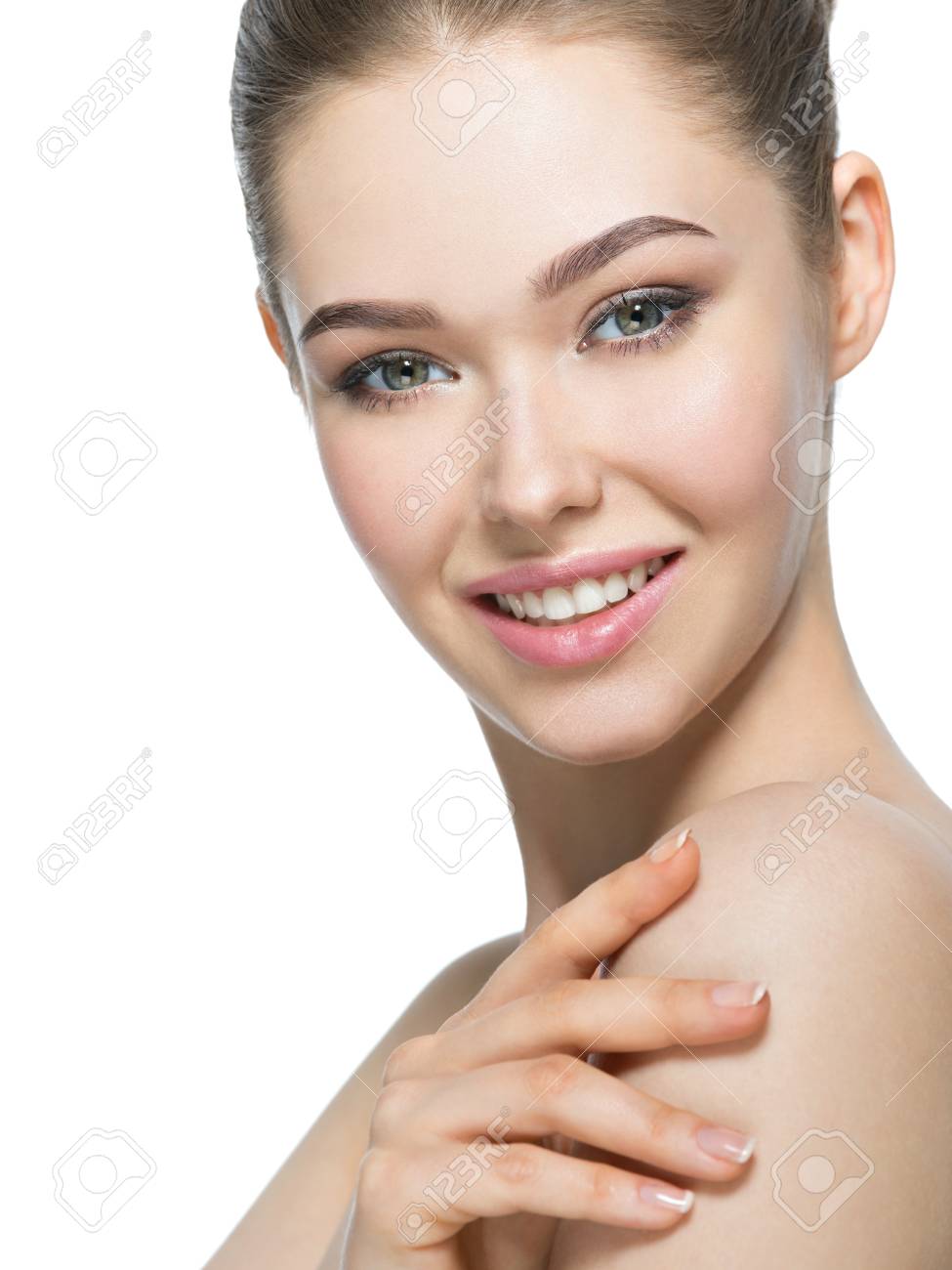 若い美しい顔の女性の笑顔をきれい健康な肌 白で隔離 肌ケアのコンセプトです の写真素材 画像素材 Image 若い美しい顔の女性の笑顔をきれい健康な肌 白で隔離 肌ケアのコンセプトです の写真素材 画像素材 Image