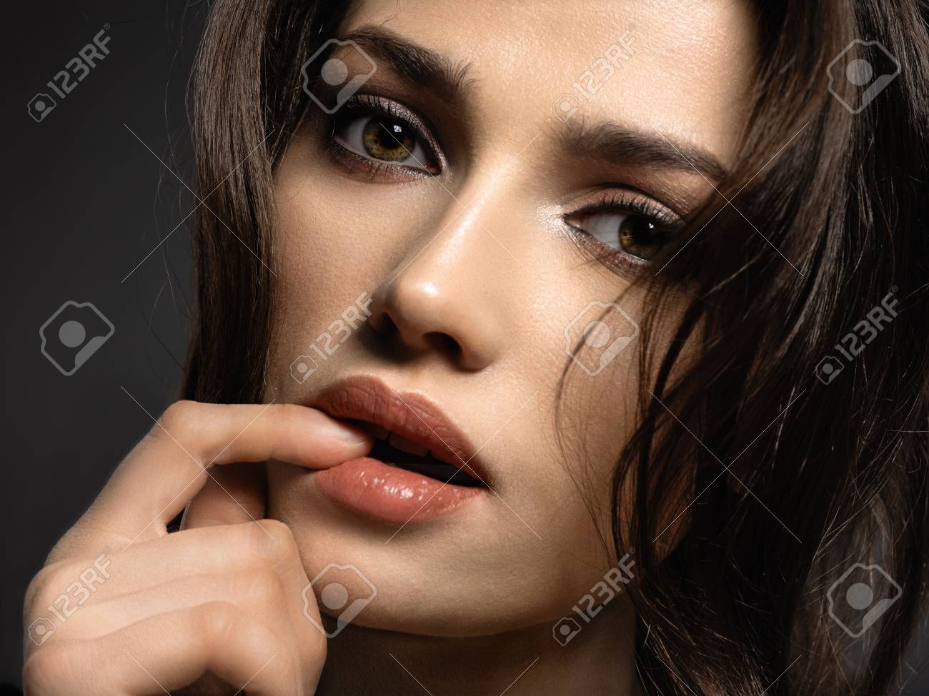 Tutorial trucco occhi marroni semplice ed efficace | Trucco da  sera...😍😍😍 #creativebeauty #eyemakeuplook #eyemakeup #creativemakeup  #eyemakeuptutorial #creativestyle | Creative | Facebook, image size:1300x975