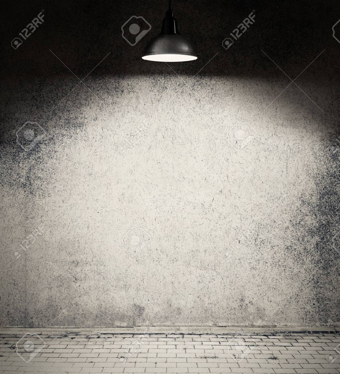 空の壁にスポット ライト の写真素材 画像素材 Image