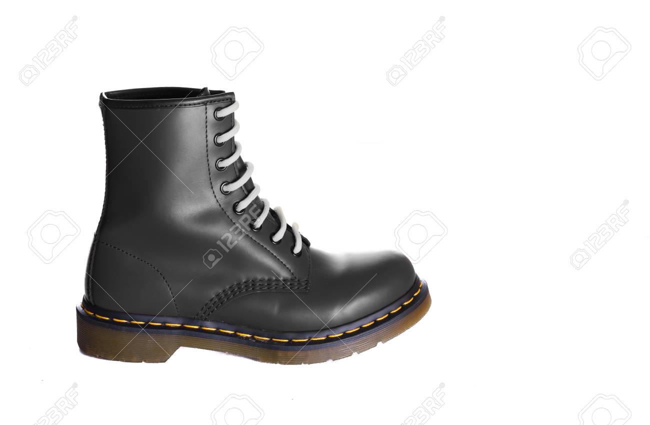 lacing combat boots